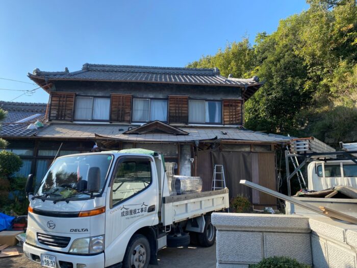 玄関屋根