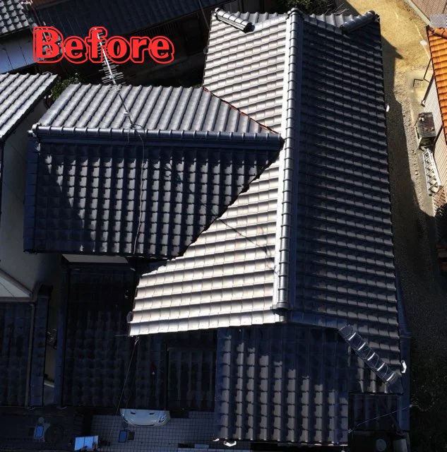 春日井市高蔵寺町において葺き替え工事前、ドローンに屋根の上空からの写真