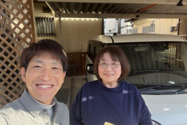 多治見市滝呂町のお客様との2ショット写真