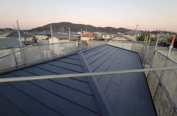 可児市桜ケ丘にて施工したカバールーフ工事の完了写真。