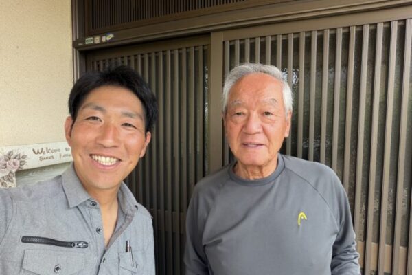 市之倉町のお客様との2ショット写真
