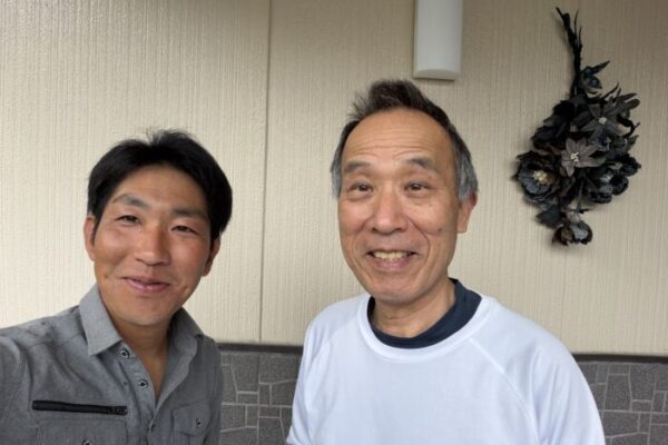 市之倉町のお客様との2ショット写真